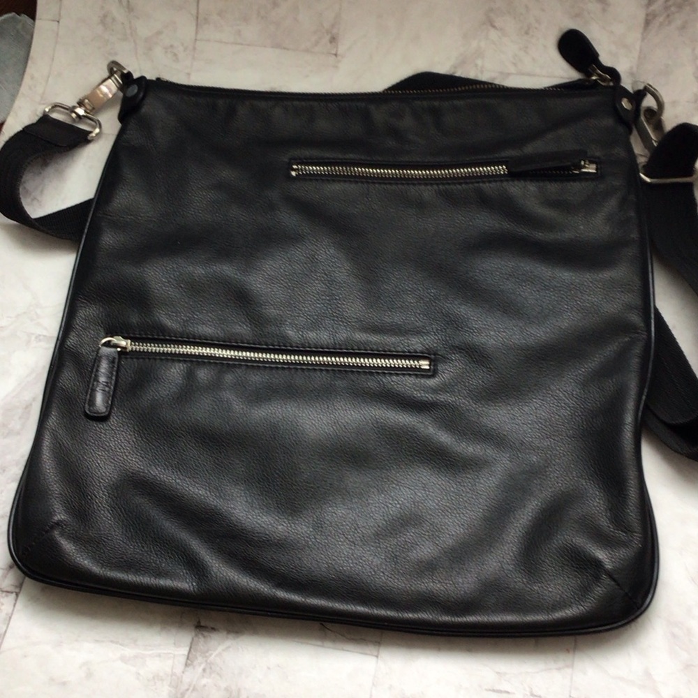Black Leather flat messenger crossbody Bag